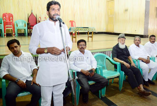  A meeting of Congress, leaders, corporators and  taluk and Zilla Panchayat members of the party held at the Zeenath Baksh Auditorium in the city on April 5,